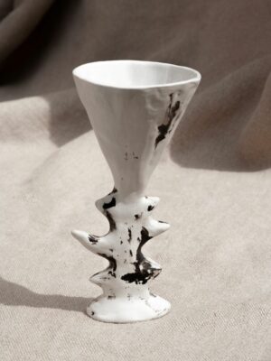 Ceramiczny kielich czarno-biały