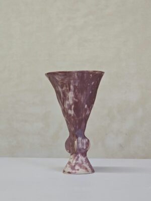 Ceramiczny kielich liliowy