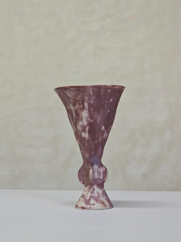 Ceramiczny kielich liliowy