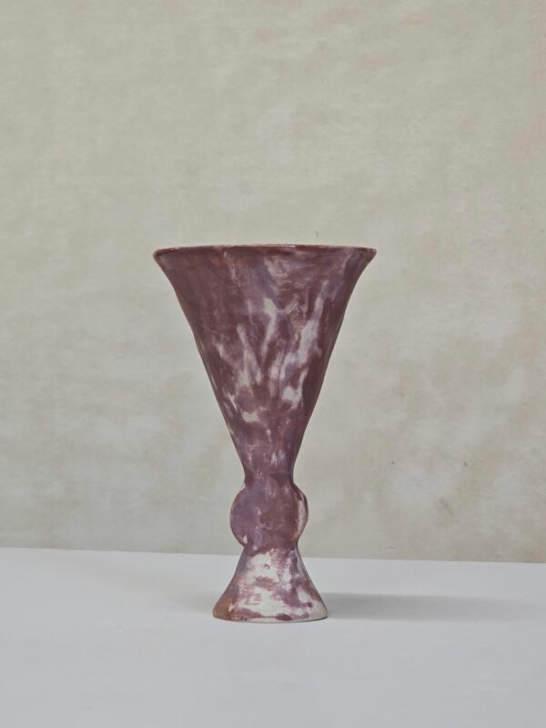 Ceramiczny kielich liliowy