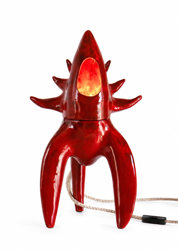 angelika-stefaniak-lampa-tension czerwona Lampa czerwona ceramiczna nablatowa astystyczna