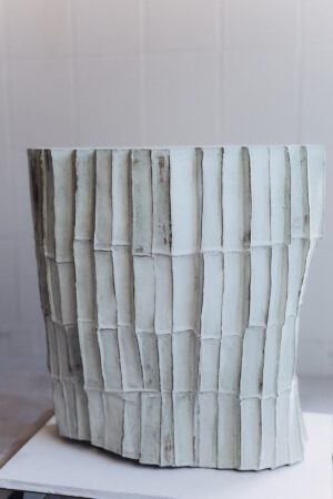 Artystyczny ceramiczny stolik pomocniczy biało szary