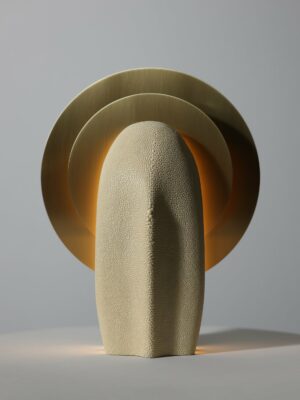 Luksusowa lampa stołowa z mosiężnymi elementami