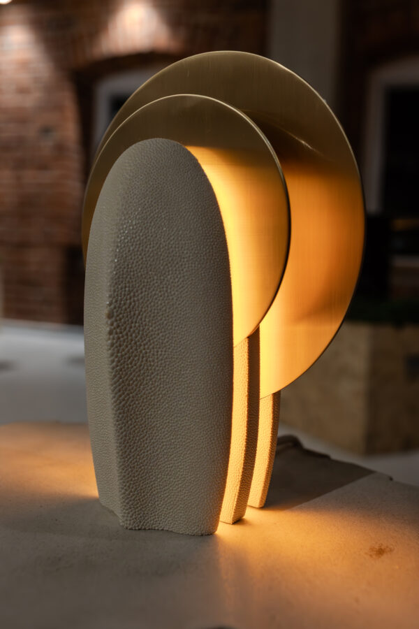 lampa braz skora Luksusowa lampa stołowa Mother Of The Light - Palucki Studio