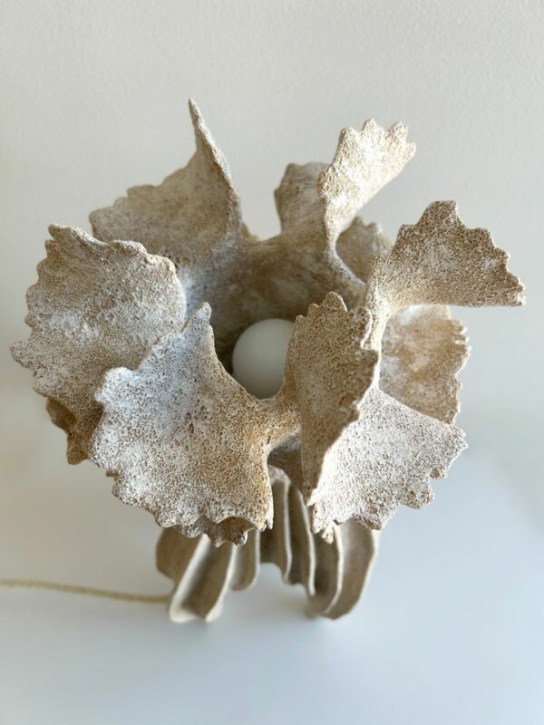 Ceramiczna lampa stołowa artystyczna piaskowa beżowa