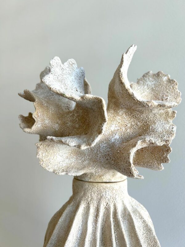 Ceramiczna lampa stołowa artystyczna piaskowa beżowa