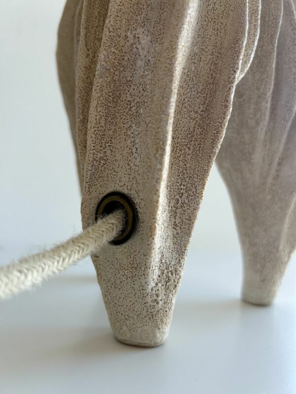 Ceramiczna lampa stołowa artystyczna piaskowa beżowa