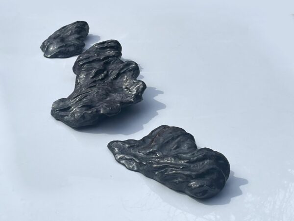 Ceramiczna instalacja naścienna skała brązowa