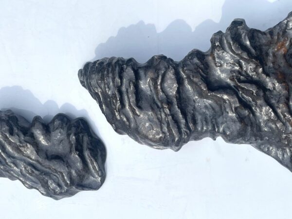 Ceramiczna instalacja naścienna skała brązowa