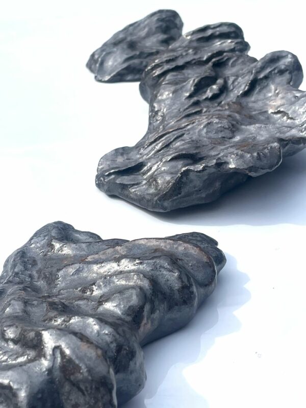 Ceramiczna instalacja naścienna skała brązowa