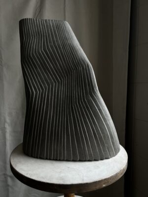 Ceramiczny wazon artystyczny szary